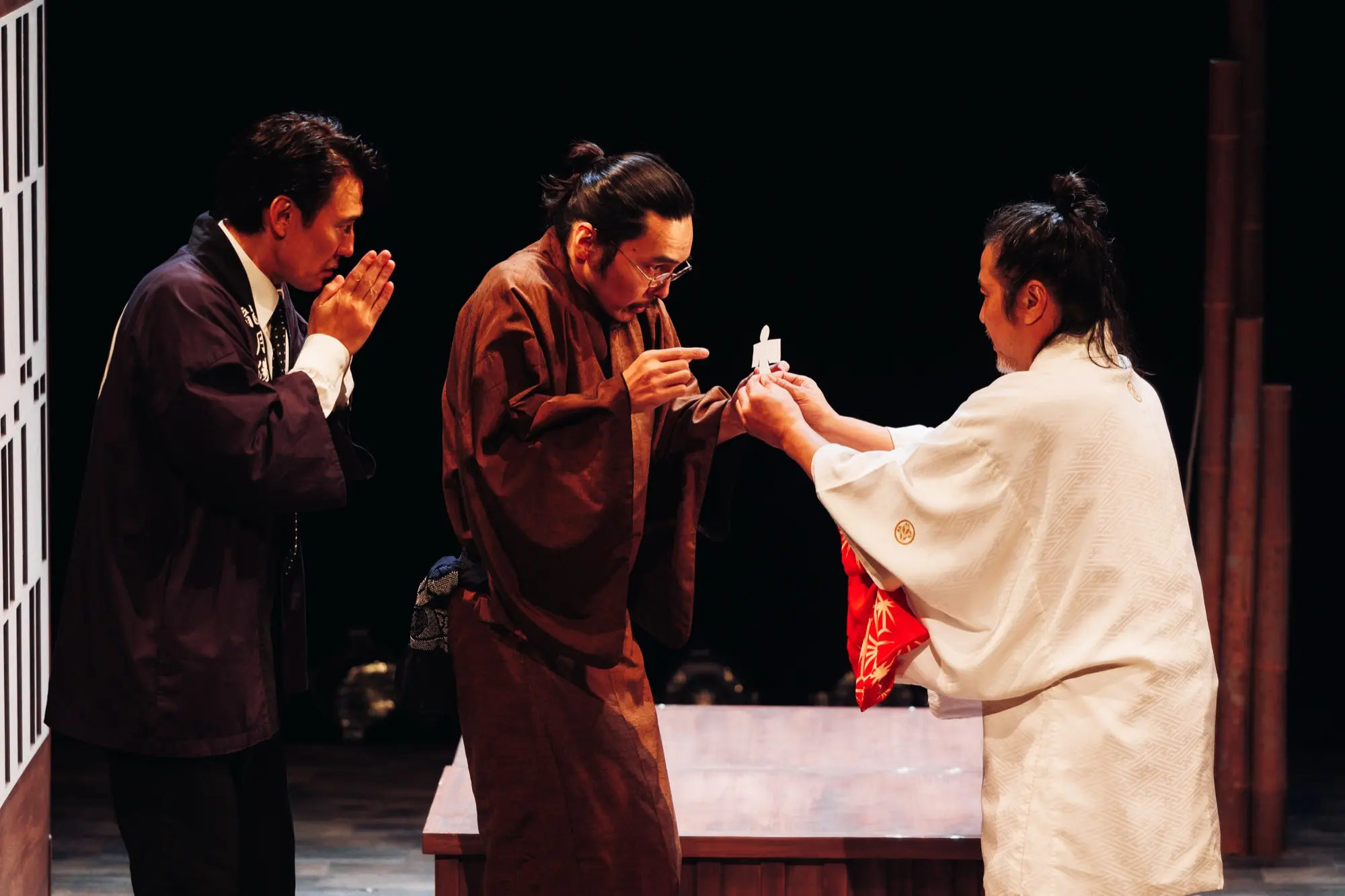 《這十年，我們的祭典》劇照｜龍神，就在這當中嗎？｜峸劇場提供｜攝影：鄭宇辰